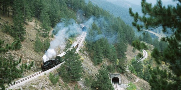 ŠARGANSKA OSMICA Turistička pruga uskog koloseka Šargan – Vitasi – Mokra Gora &nbsp;             Prevoj Šargan smešten je između planine Tare (Zborište 1544) na severozapadu i Zlatibora (Tornik 1167) na...